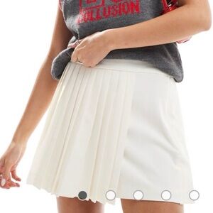 Abercrombie and Fitch Pleated Ivory Skort Size S